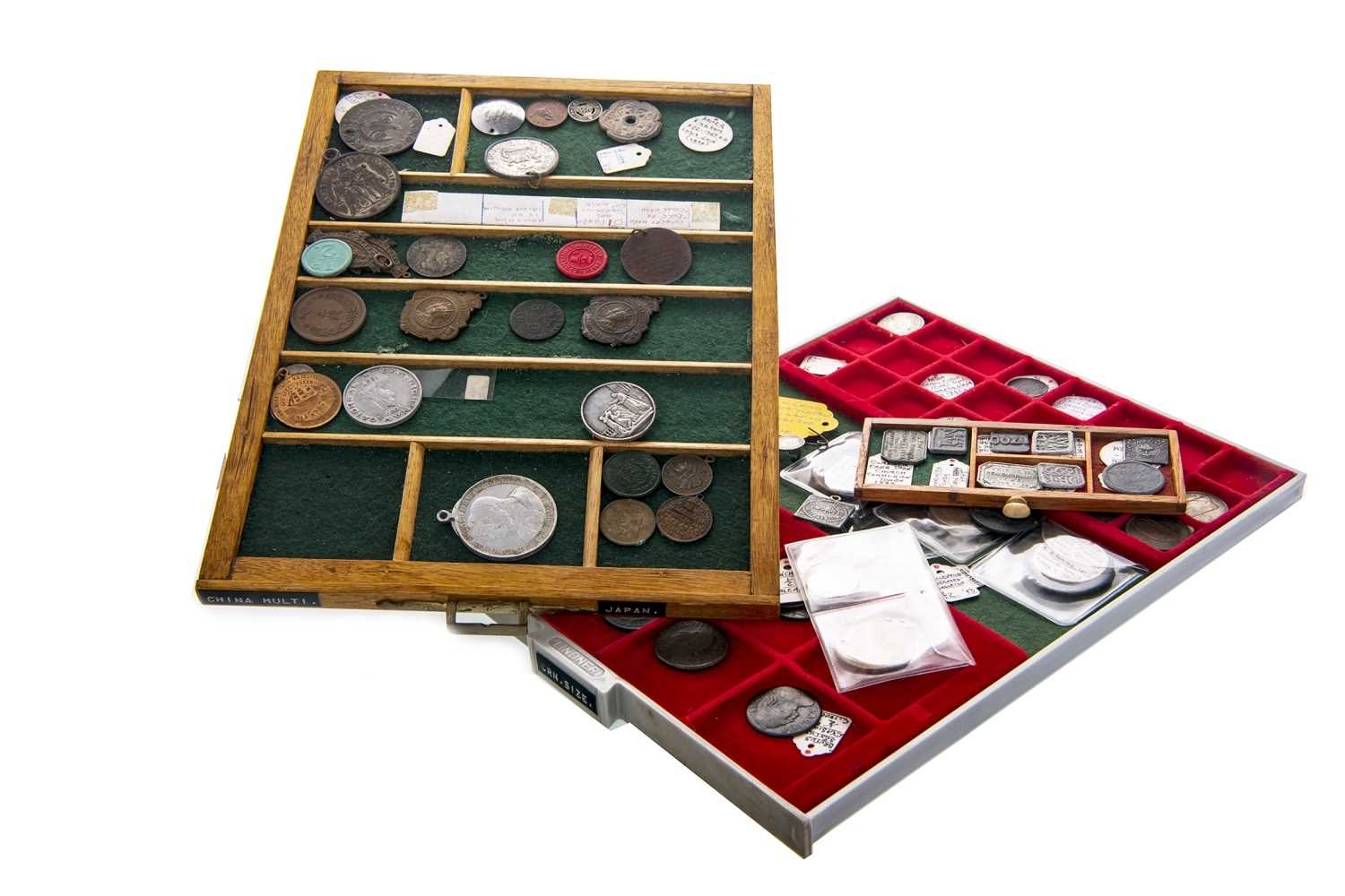 Lot 159 - A GROUP OF BRITISH TOWN TOKENS, HALFPENNIES AND PENNIES
