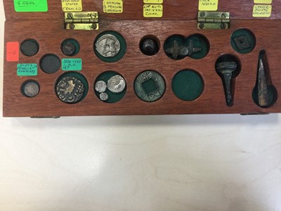 Lot 161 - A COLLECTION OF ANCIENT ROMAN AND GREEK COINS