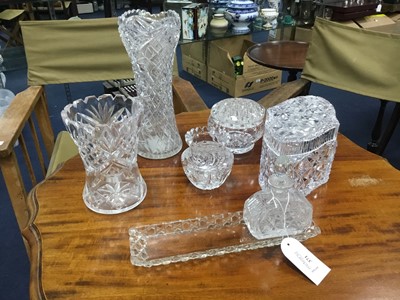 Lot 371 - A LOT OF CRYSTAL AND GLASS ITEMS