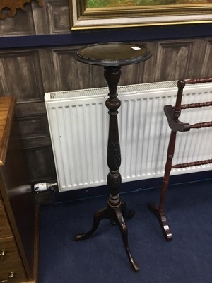 Lot 352 - A MAHOGANY TORCHERE