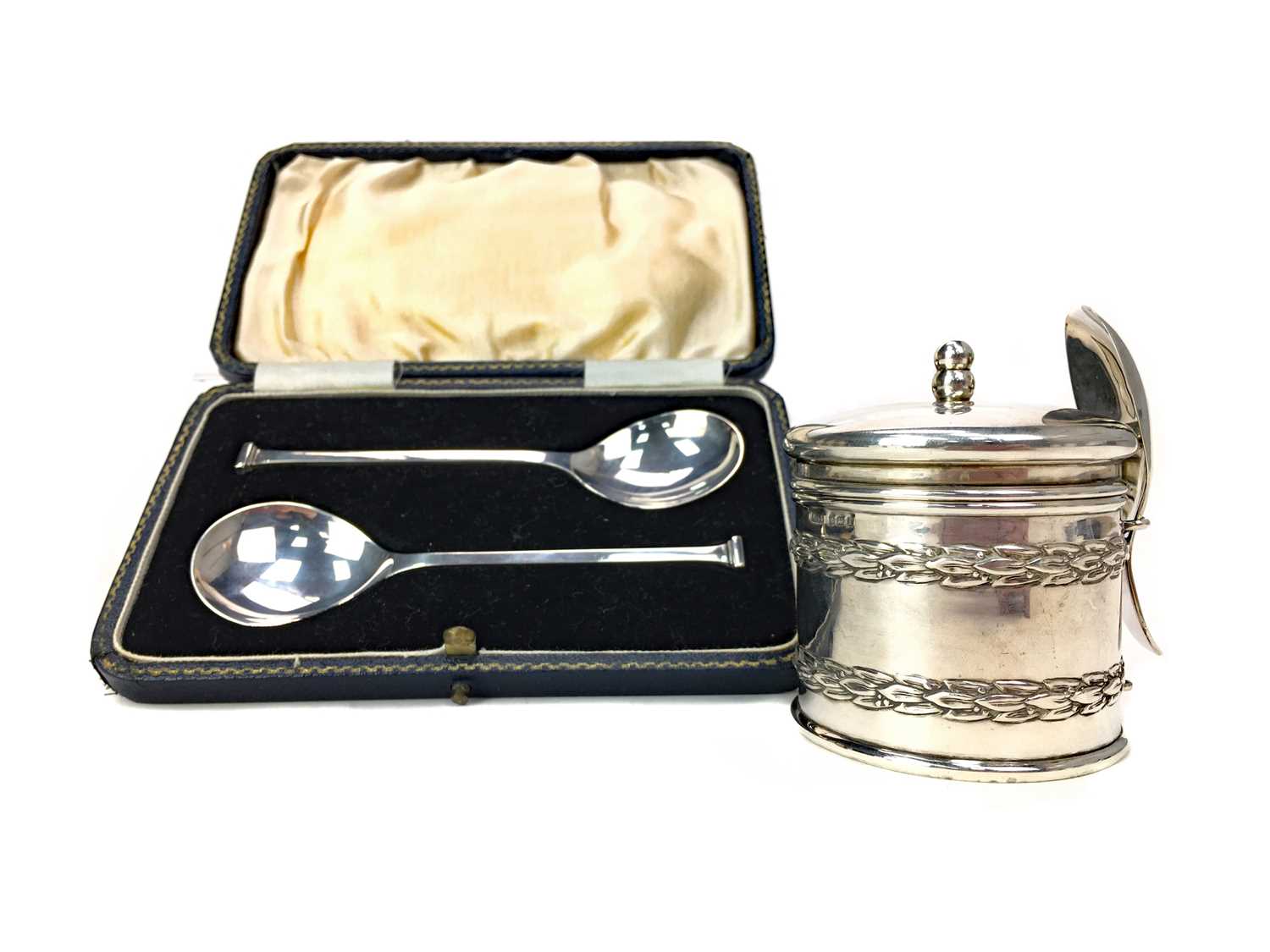Lot 413 - A PAIR OF SILVER PRESERVE SPOONS, ALONG WITH A PRESERVE JAR