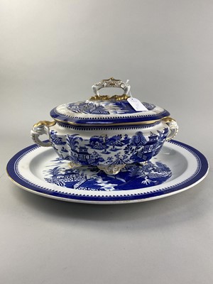 Lot 351 - A BLUE AND WHITE PART DINNER SERVICE AND OTHER ITEMS