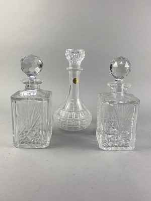 Lot 334 - A LOT OF CRYSTAL AND GLASS ITEMS