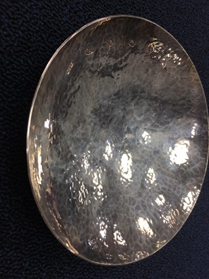 Lot 414 - A HAMMERED SILVER DISH