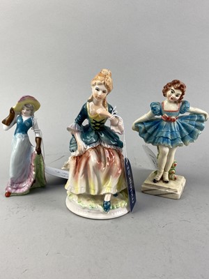 Lot 185 - A LOT OF CERAMIC AND RESIN FIGURES