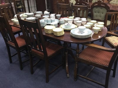 Lot 398 - A MAHOGANY REPRODUCTION EXTENDING DINING TABLE