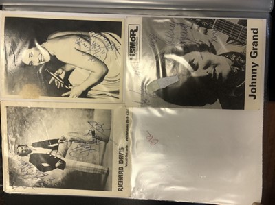 Lot 1319 - A COLLECTION OF AUTOGRAPHS INCLUDING A SIGNED PHOTO OF JIMMY CARTER