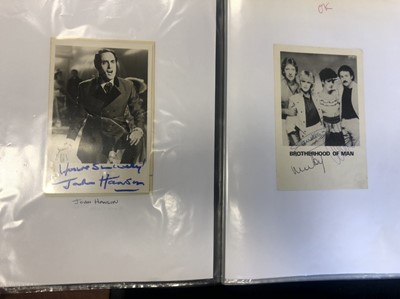 Lot 1319 - A COLLECTION OF AUTOGRAPHS INCLUDING A SIGNED PHOTO OF JIMMY CARTER