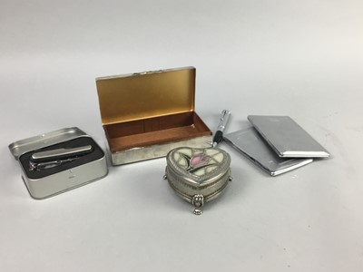 Lot 59 - A LOT OF SMOKING ACCESSORIES AND BOXES