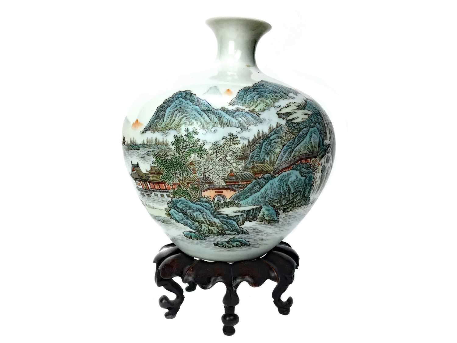 Lot 713 - A CHINESE REPUBLIC PERIOD VASE