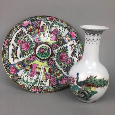 Lot 49 - A 20TH CENTURY CHINESE FAMILLE ROSE CIRCULAR PLAQUE AND A VASE