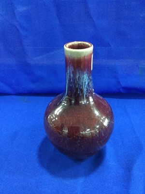 Lot 715 - AN EARLY 20TH CENTURY CHINESE VASE