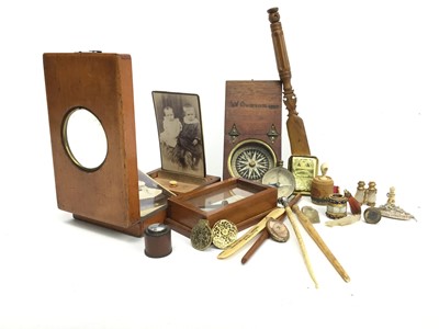 Lot 1353 - A FITTED BOX CONTAINING MAGNIFYING INSTRUMENTS ALONG WITH OTHER LOOSE EXAMPLES