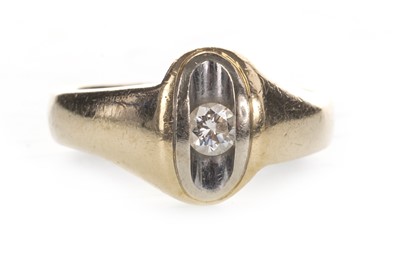 Lot 856 - A DIAMOND SOLITAIRE RING