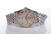 Lot 85 - GENTLEMAN'S 1950s STAINLESS STEEL OMEGA...