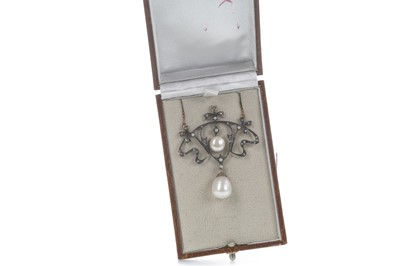 Lot 337 - A PEARL AND DIAMOND NECKLACE