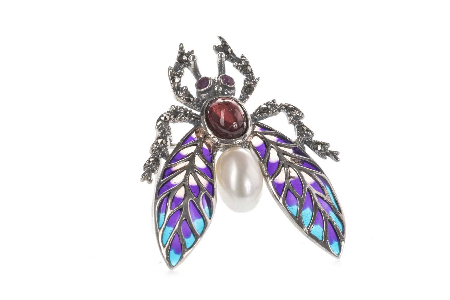 Lot 903 - A PLIQUE A JOUR FLY BROOCH