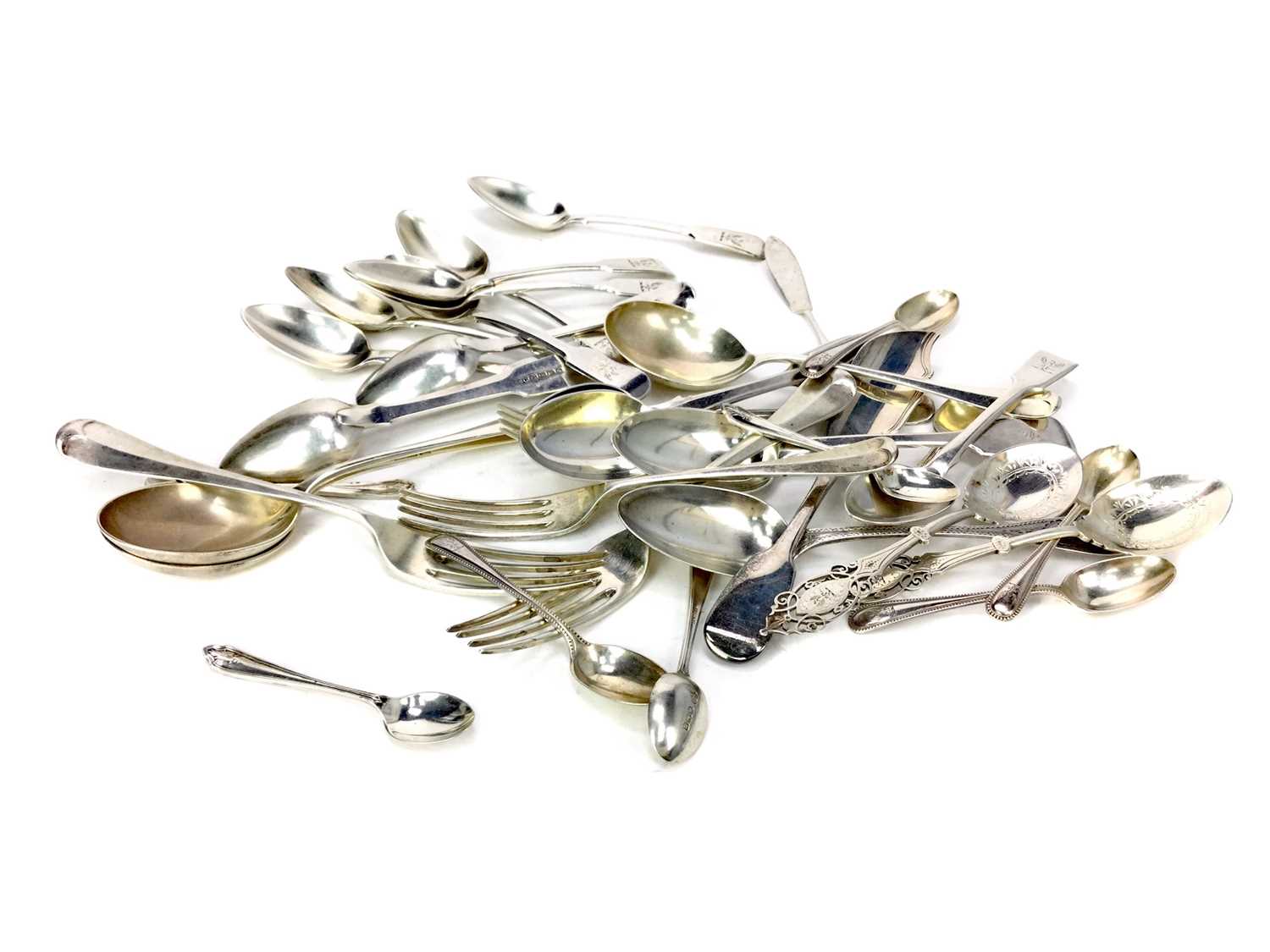 Lot 428 - A SET OF ELEVEN VICTORIAN SILVER TEASPOONS ALONG WITH OTHER COMPOSITE GROUPS OF FLATWARE