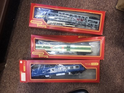 Lot 1404 - A COLLECTION OF TRI-ANG RAILWAYS MODELS AND OTHER RAILWAY ITEMS