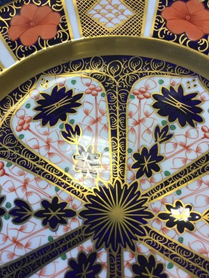 Lot 1018 - A ROYAL CROWN DERBY IMARI PATTERN SOUP TUREEN, COVER AND STAND