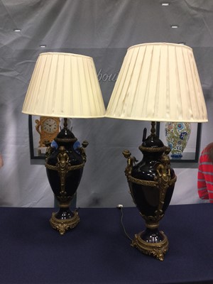 Lot 1414 - A PAIR OF NEO-CLASSICAL STYLE TABLE LAMPS