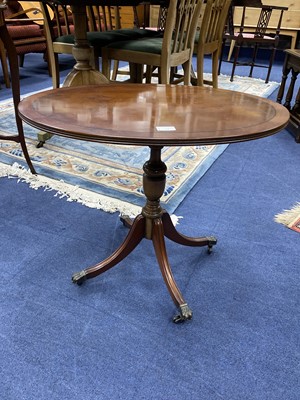 Lot 398 - A MAHOGANY OVAL OCCASIONAL TABLE