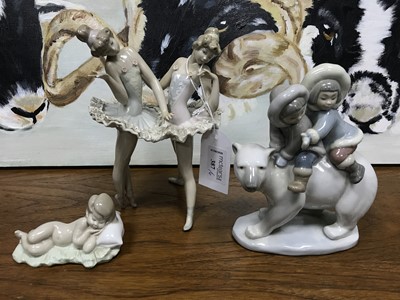 Lot 387 - A LLADRO FIGURE OF TWO BALLERINAS AND OTHER CERAMIC FIGURES