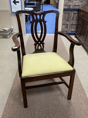 Lot 433 - A MAHOGANY OPEN ELBOW CHAIR