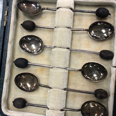 Lot 431 - A LOT OF PLATED FLATWARE AND A CASED SET OF SILVER COFFEE SPOONS