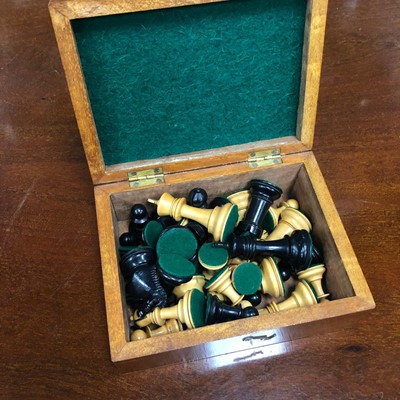 Lot 435 - A STAUNTON CHESS SET