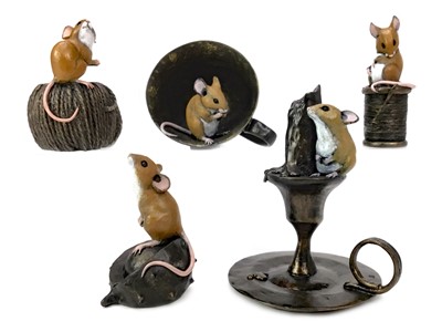 Lot 1431 - FIVE BRONZED RESIN MICE BY MICHAEL SIMPSON