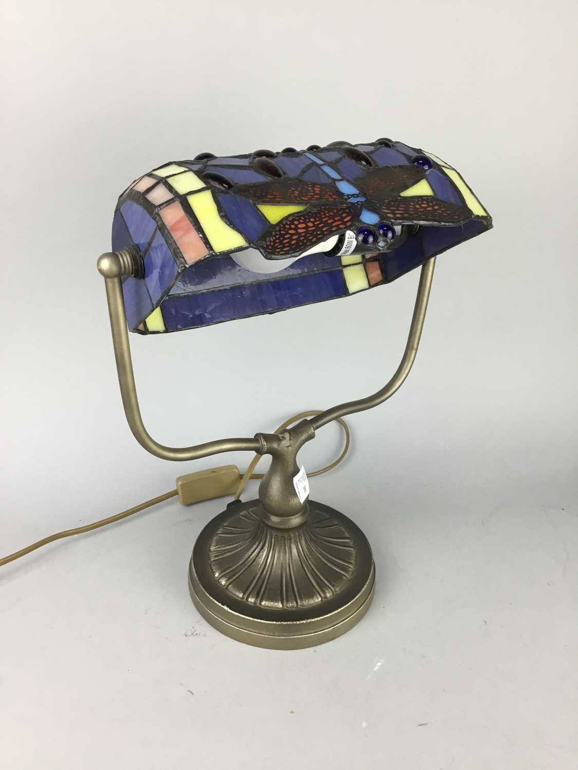 Lot 10 - A STAINED GLASS EFFECT TABLE LAMP AND OTHER ITEMS