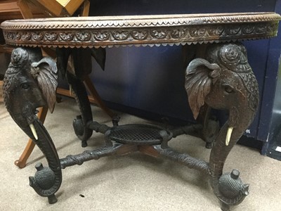 Lot 729 - AN EARLY 20TH CENTURY INDIAN OVAL CENTRE TABLE