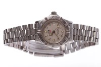 Lot 152 - LADY'S STAINLESS STEEL TAG HEUER PROFESSIONAL...