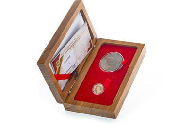 Lot 29 - A WINSTON CHURCHILL KRUGERRAND COMMEMORATION TWO COIN SET