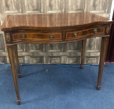Lot 202 - AN EDWARDIAN MAHOGANY SERPENTINE FRONTED SIDE TABLE