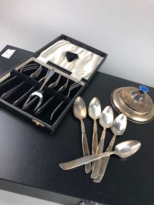 Lot 92 - A LOT OF SILVER AND SILVER PLATED WARE