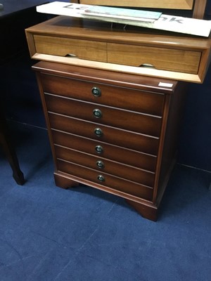 Lot 164 - A CHEST OF DRAWERS, DRESSING MIRROR AND A SHELF