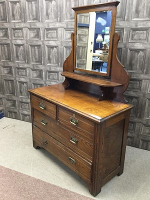 Lot 1459 - A LATE VICTORIAN OAK WARDROBE AND A SIMILAR DRESSING CHEST