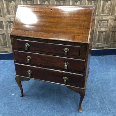 Lot 332 - AN EARLY 20TH CENTURY MAHOGANY BUREAU