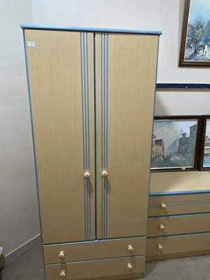 Lot 337 - A MODERN BEDROOM SUITE