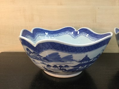 Lot 741 - A PAIR OF LATE 19TH CENTURY CHINESE BLUE AND WHITE BOWLS