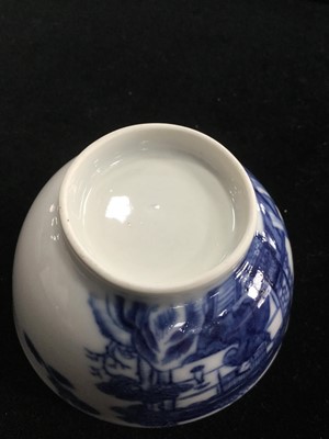 Lot 743 - A 19TH CENTURY CHINESE TEA BOWL AND STAND