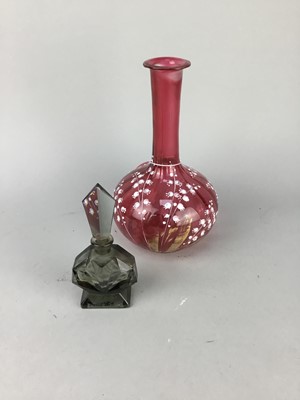 Lot 316 - AN ART DECO PERFUME BOTTLE AND STOPPER ALONG WITH OTHER GLASS WARE