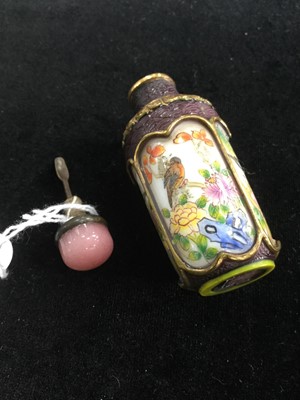 Lot 746 - A 20TH CENTURY CHINESE GLASS SNUFF BOTTLE