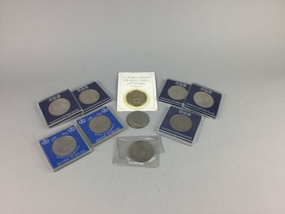 Lot 444 - A COLLECTION OF COMMEMORATIVE CROWNS, THREE PHOTOGRAPHS AND OTHER ITEMS