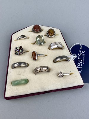 Lot 451 - SILVER AND OTHER RINGS