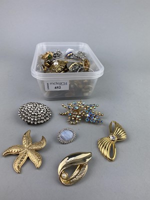 Lot 452 - A LOT OF COSTUME JEWELLERY