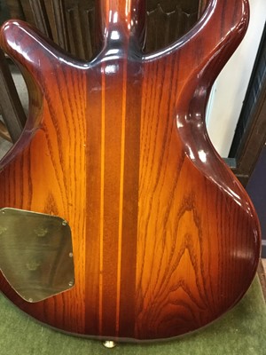 Lot 1170 - A MID-TONE WOOD FINISH ELECTRIC GUITAR