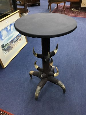 Lot 468 - A 20TH CENTURY CIRCULAR OCCASIONAL TABLE